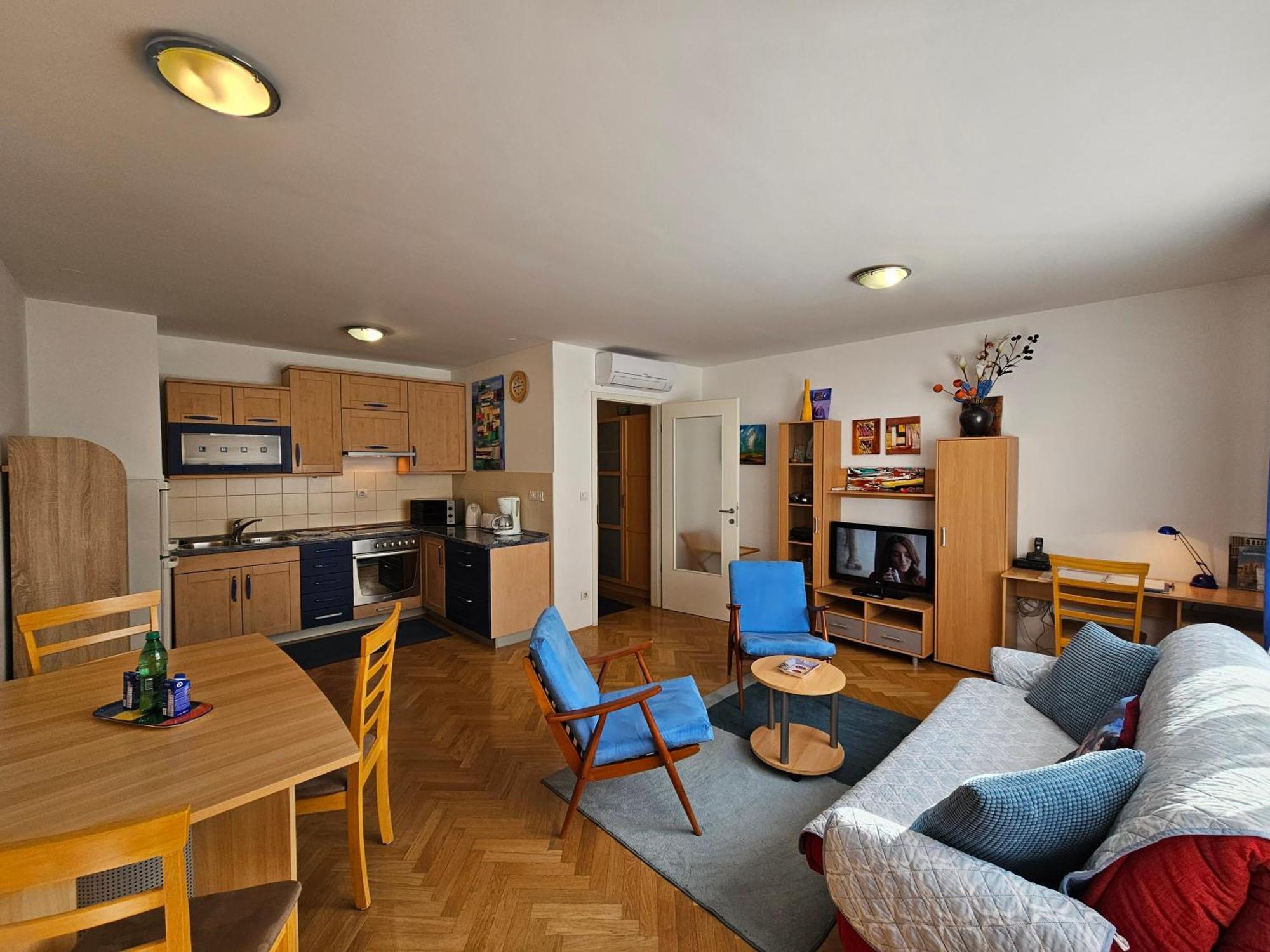 Apartment Irena Tour As Любляна Экстерьер фото